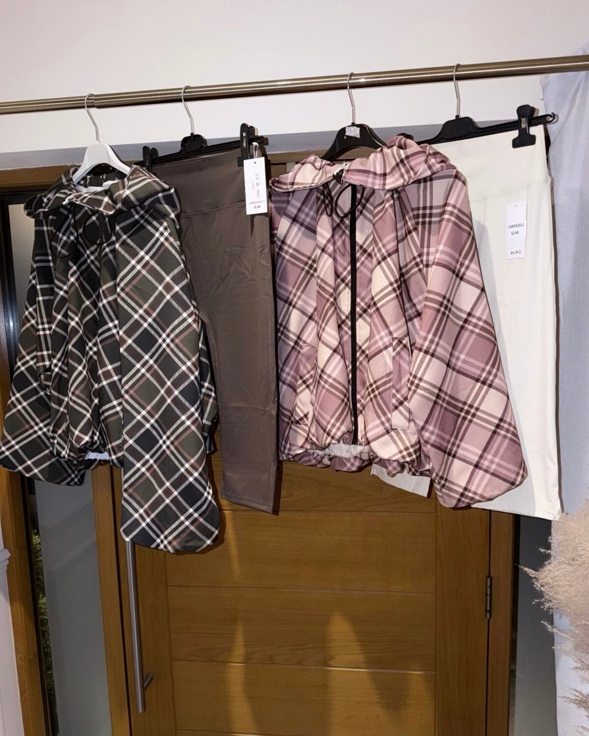 NEW CHECKED JACKET & CAPRI SET